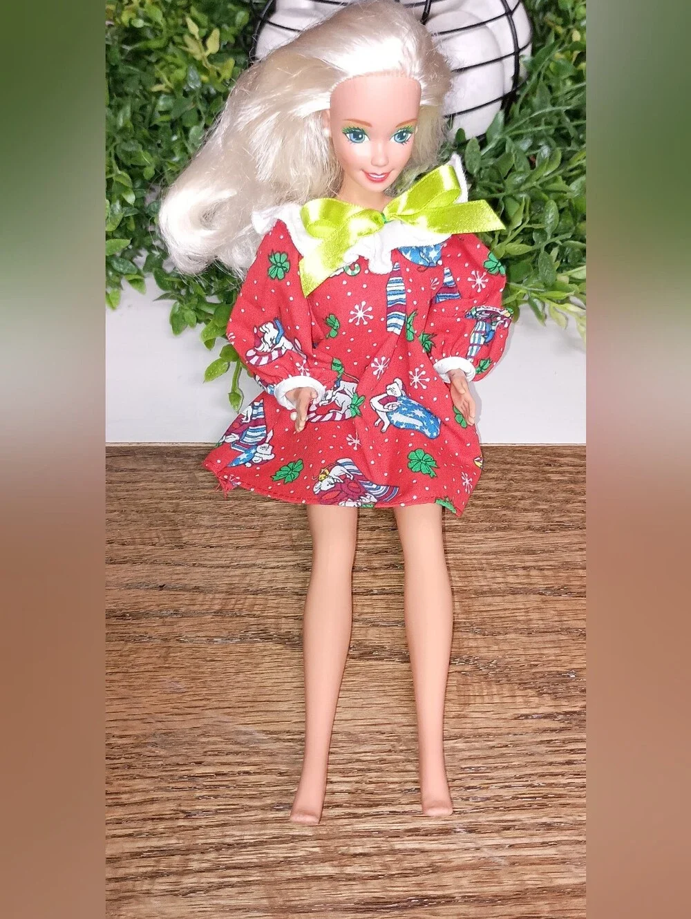 Barbie 1994 Holiday Dreams Doll